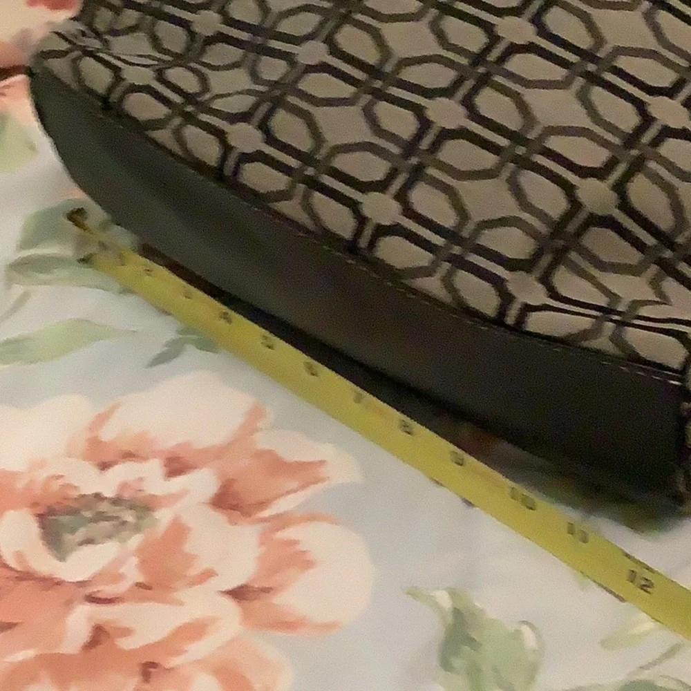 Satchel GEORGE gray & black med size 11x11x5 lots of separate sections no marks